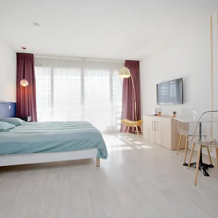 Grand Avec Climatisation, Balcon Proche Gare Centre Apartmán *
