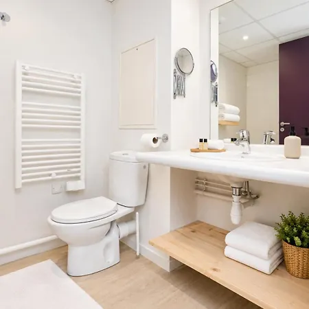 Appartement Grand Avec Climatisation, Balcon Proche Gare Centre *